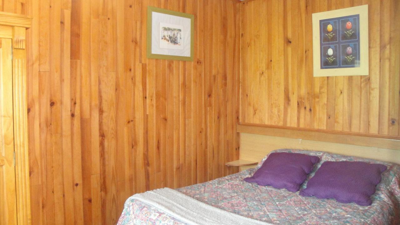 Auterive  Domaine De Poudos B&B 객실 사진